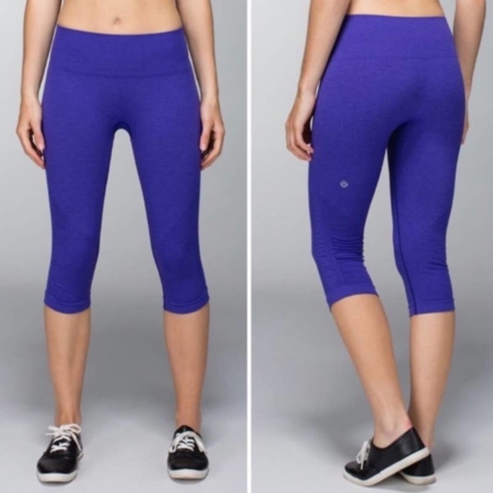 (A7) LULULEMON Flow Crop II Bruised Berry Leggings, Size‎ 4